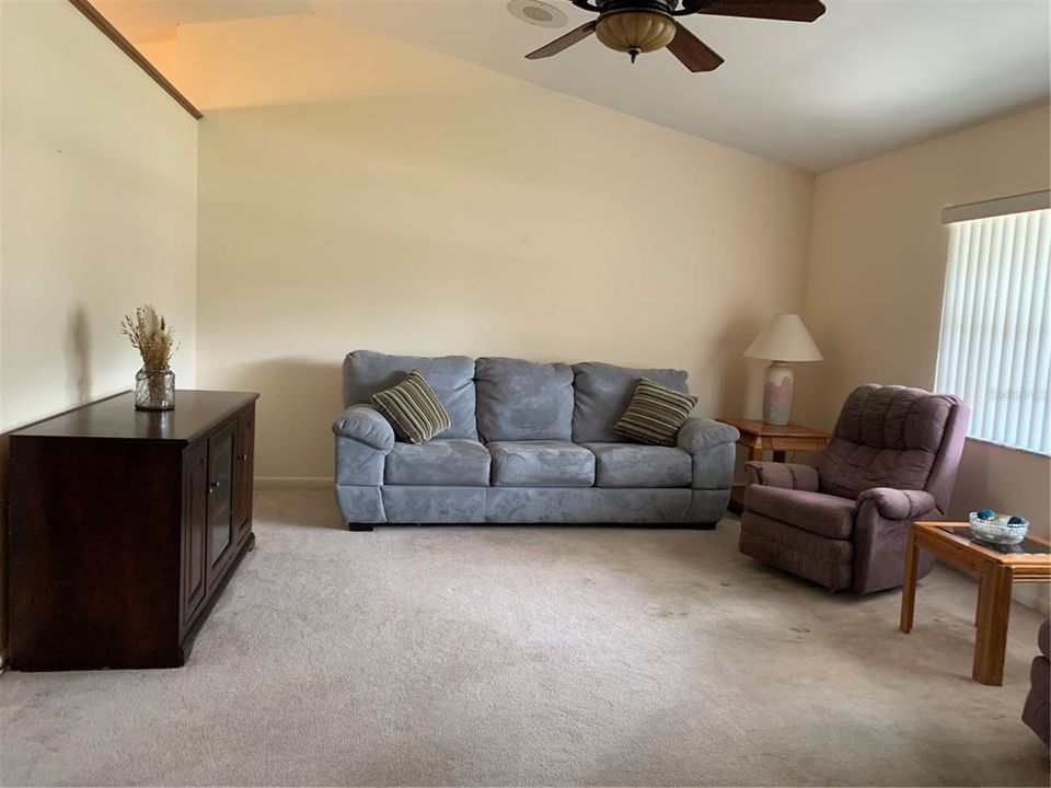 Active With Contract: $295,000 (3 beds, 2 baths, 1448 Square Feet)