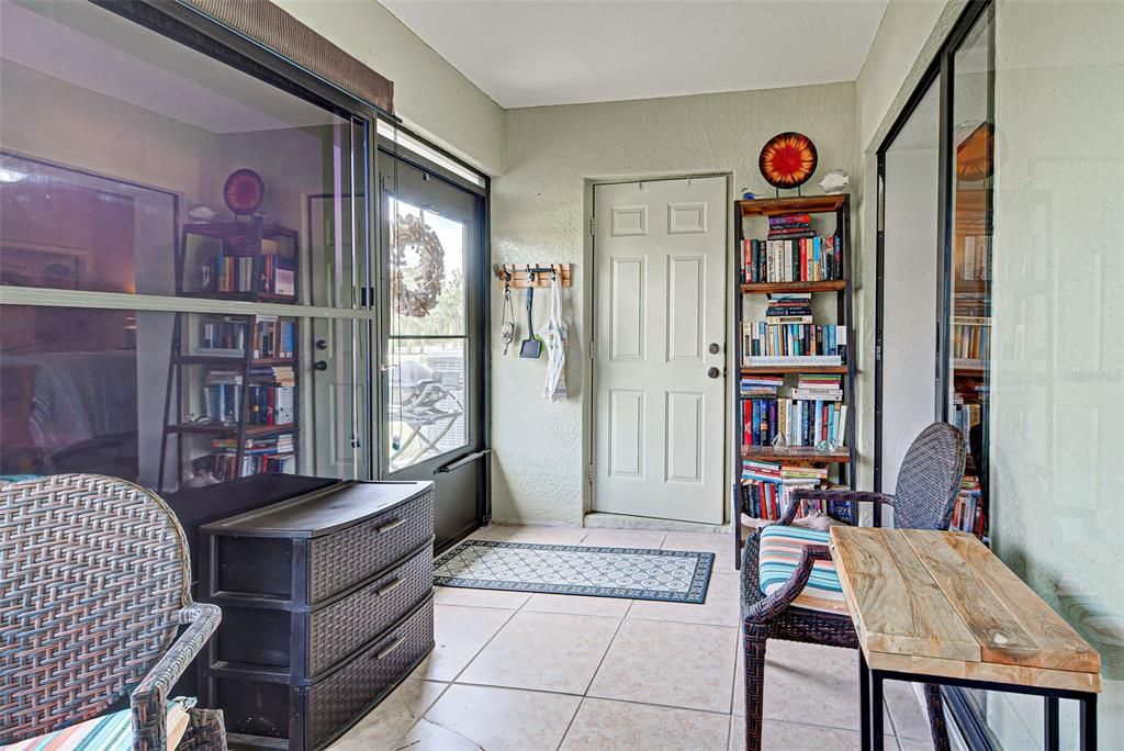 For Sale: $256,900 (2 beds, 2 baths, 1107 Square Feet)
