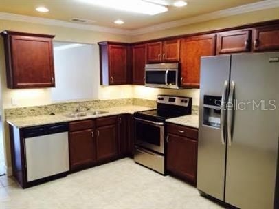 Active With Contract: $1,450 (2 beds, 2 baths, 1120 Square Feet)