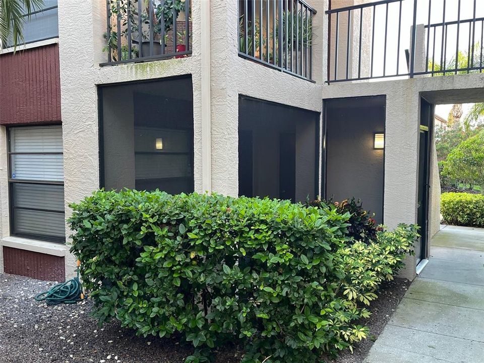 For Sale: $249,500 (2 beds, 2 baths, 815 Square Feet)