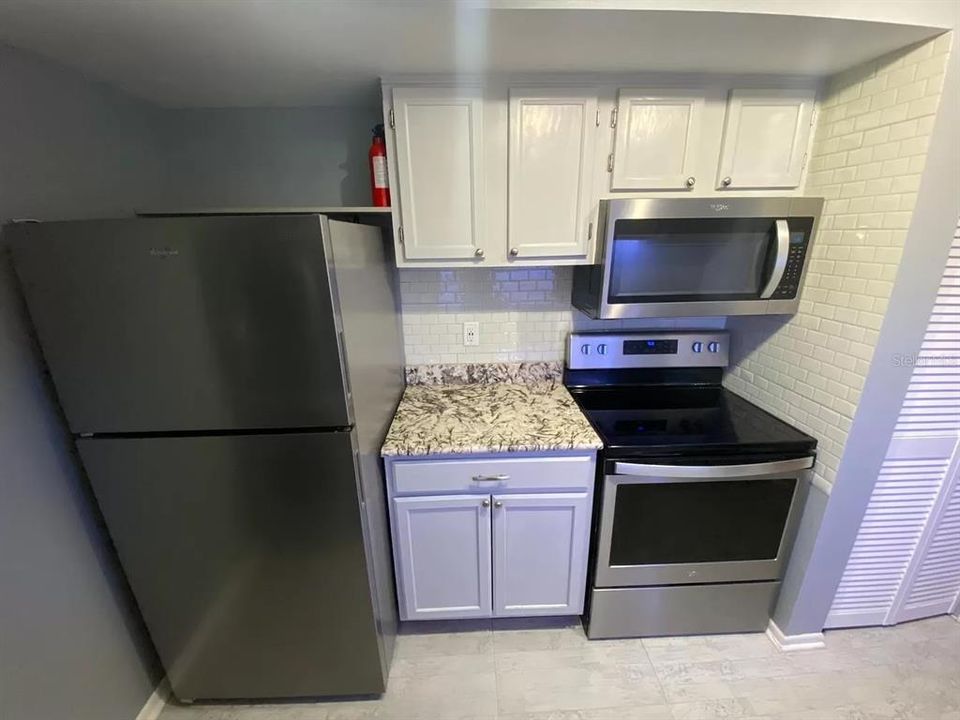For Sale: $249,500 (2 beds, 2 baths, 815 Square Feet)