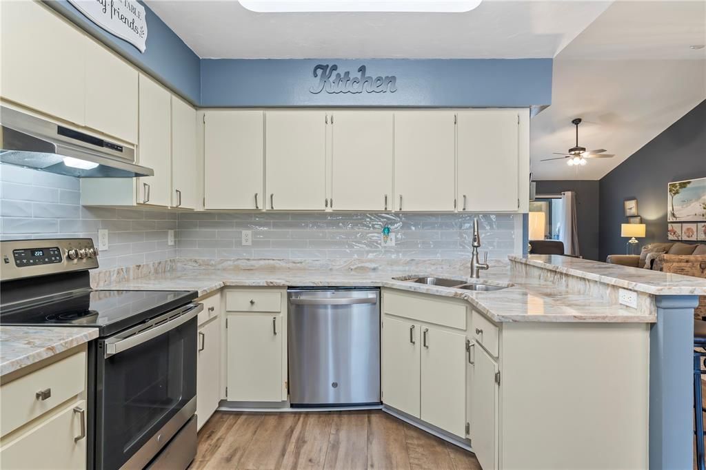 For Sale: $261,155 (2 beds, 2 baths, 1320 Square Feet)