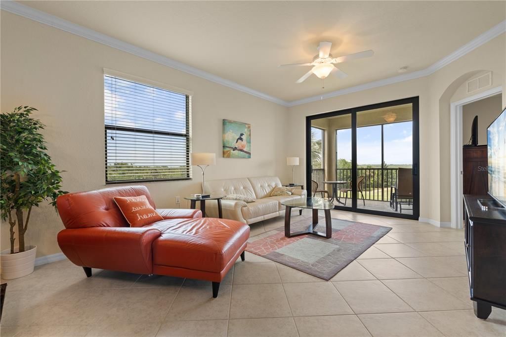 For Sale: $339,000 (2 beds, 2 baths, 1297 Square Feet)