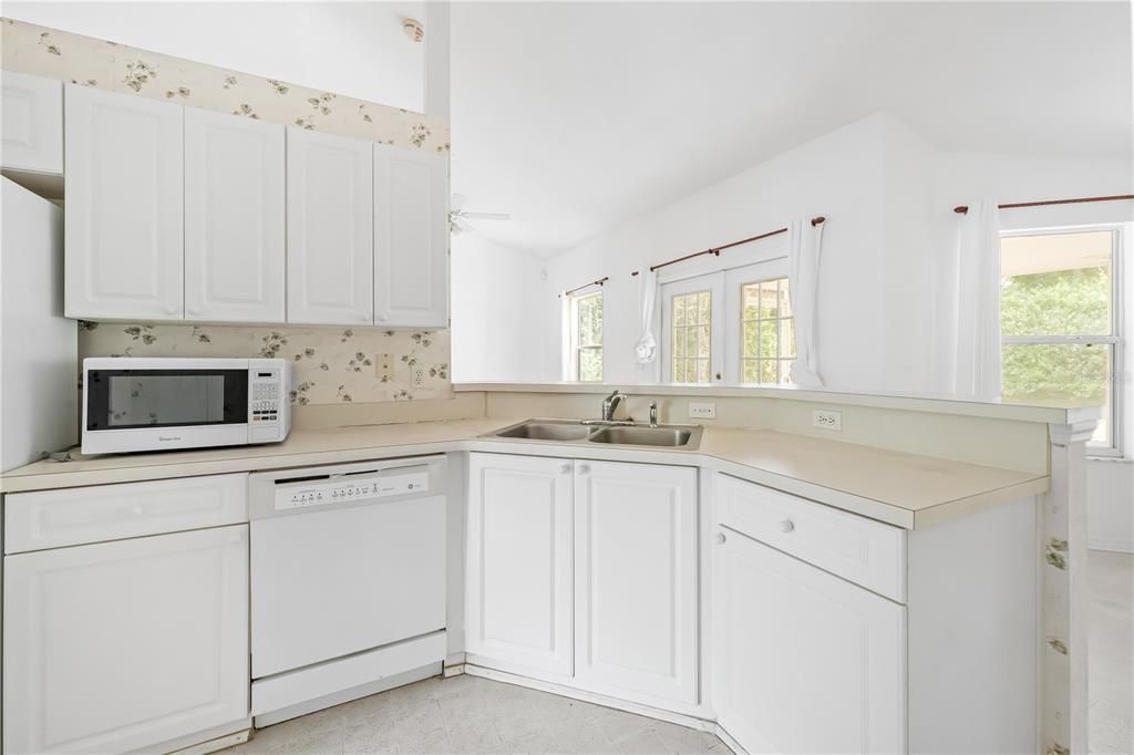 For Sale: $339,000 (3 beds, 2 baths, 1594 Square Feet)