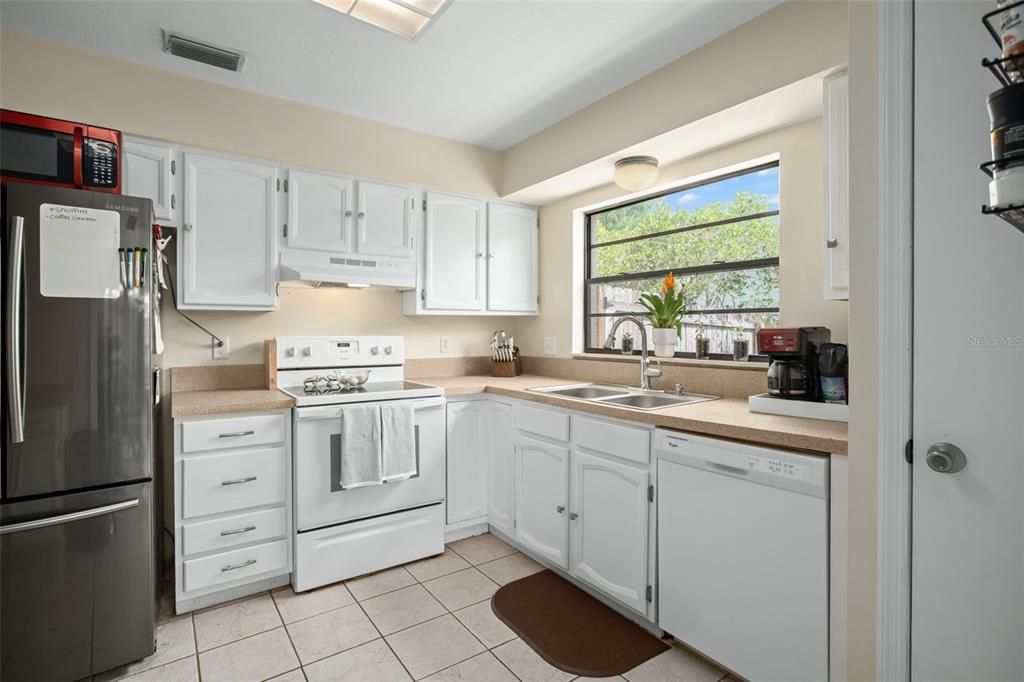 For Sale: $320,000 (4 beds, 2 baths, 1755 Square Feet)