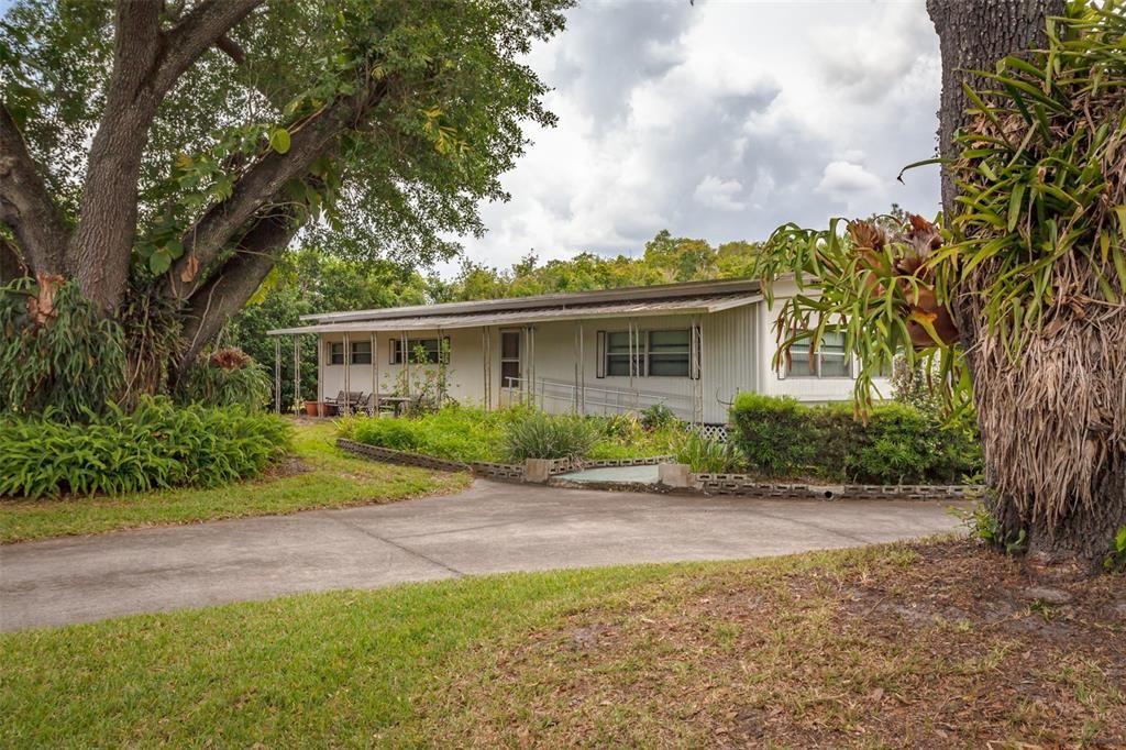 Active With Contract: $250,000 (3 beds, 2 baths, 1440 Square Feet)