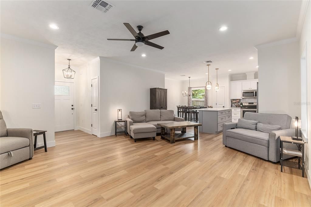Active With Contract: $334,900 (3 beds, 2 baths, 1436 Square Feet)