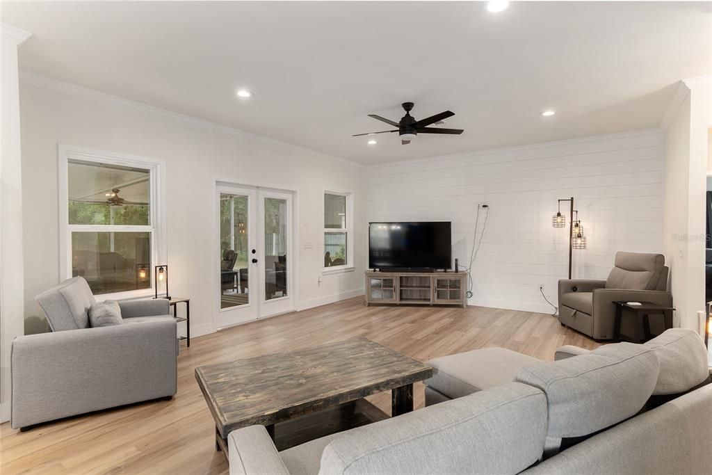 Active With Contract: $334,900 (3 beds, 2 baths, 1436 Square Feet)
