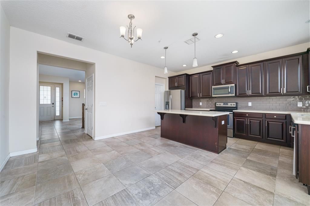 Active With Contract: $410,000 (3 beds, 2 baths, 1549 Square Feet)