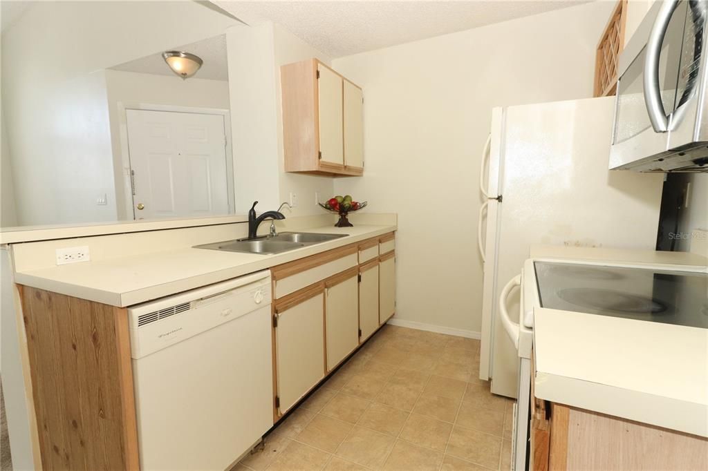 Recently Sold: $160,000 (1 beds, 1 baths, 648 Square Feet)