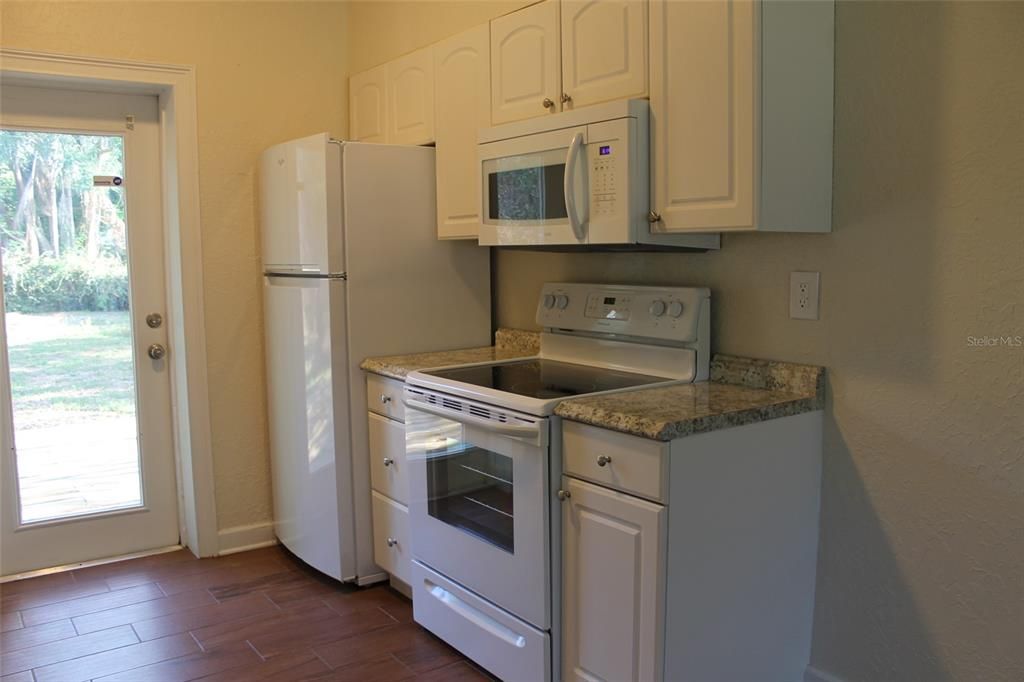 For Rent: $2,195 (3 beds, 1 baths, 1000 Square Feet)