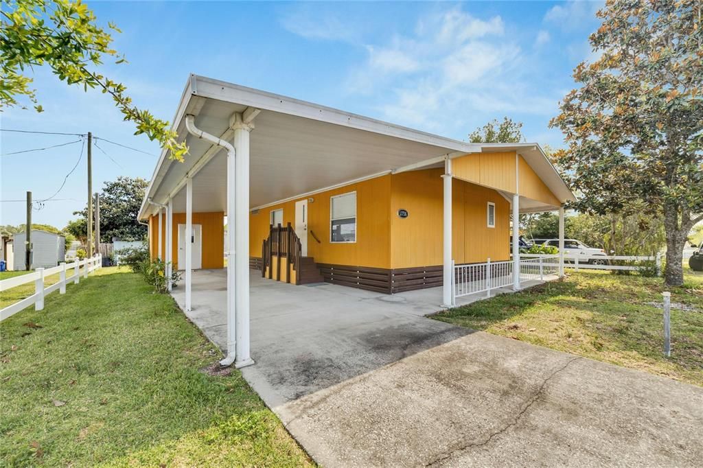 Active With Contract: $149,900 (3 beds, 2 baths, 920 Square Feet)