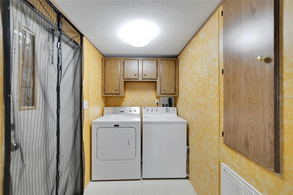 Active With Contract: $149,900 (3 beds, 2 baths, 920 Square Feet)