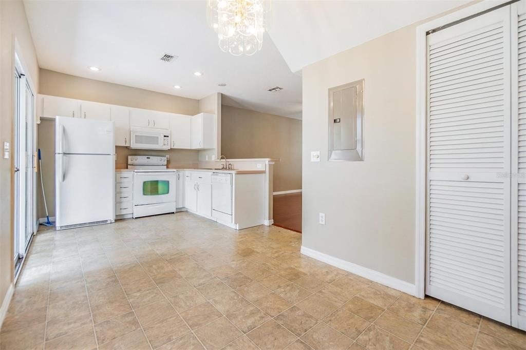 For Sale: $329,900 (3 beds, 2 baths, 1240 Square Feet)