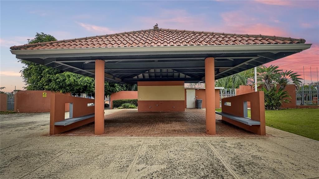 Vendido Recientemente: $415,000 (4 camas, 2 baños, 1780 Pies cuadrados)