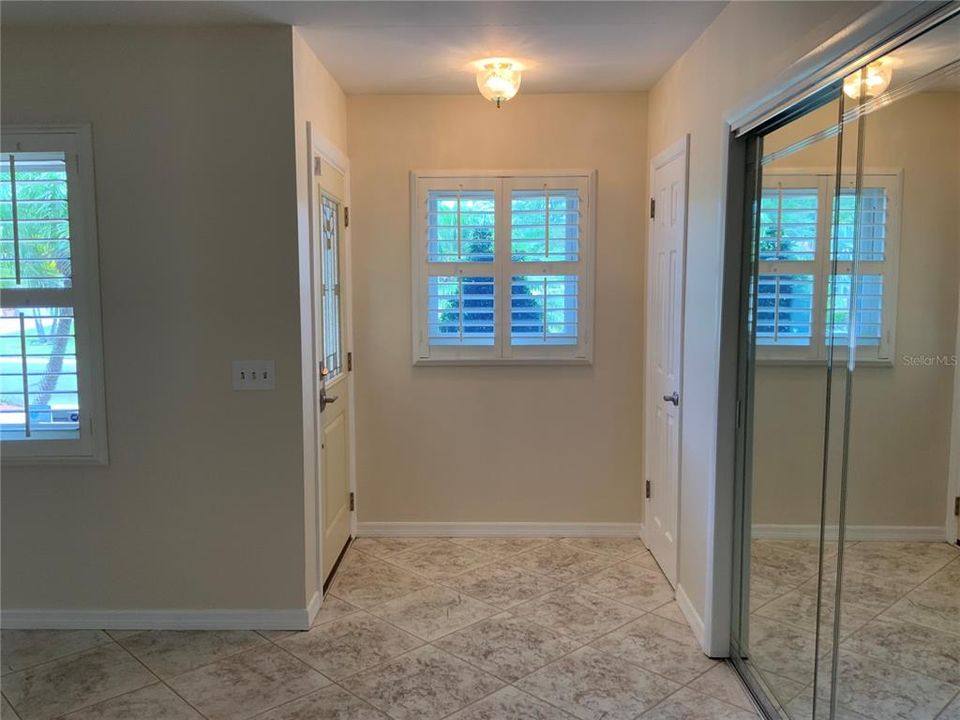 Active With Contract: $2,900 (2 beds, 2 baths, 1301 Square Feet)