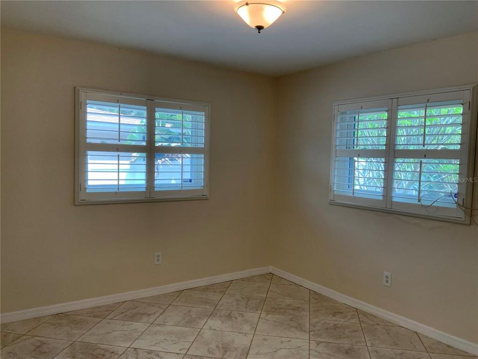 Active With Contract: $2,900 (2 beds, 2 baths, 1301 Square Feet)