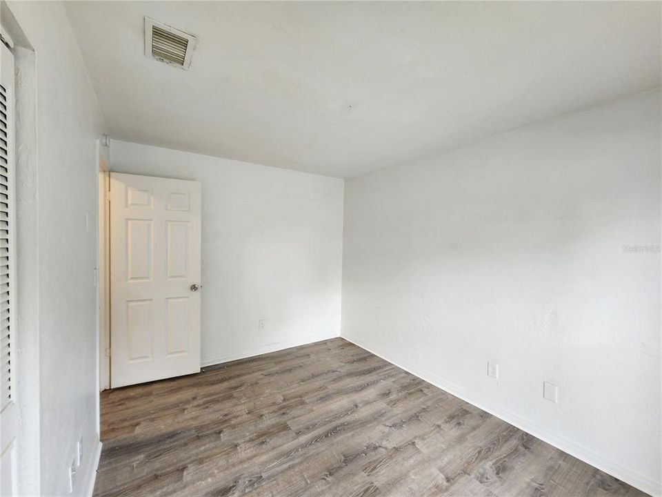 For Rent: $1,000 (2 beds, 1 baths, 857 Square Feet)