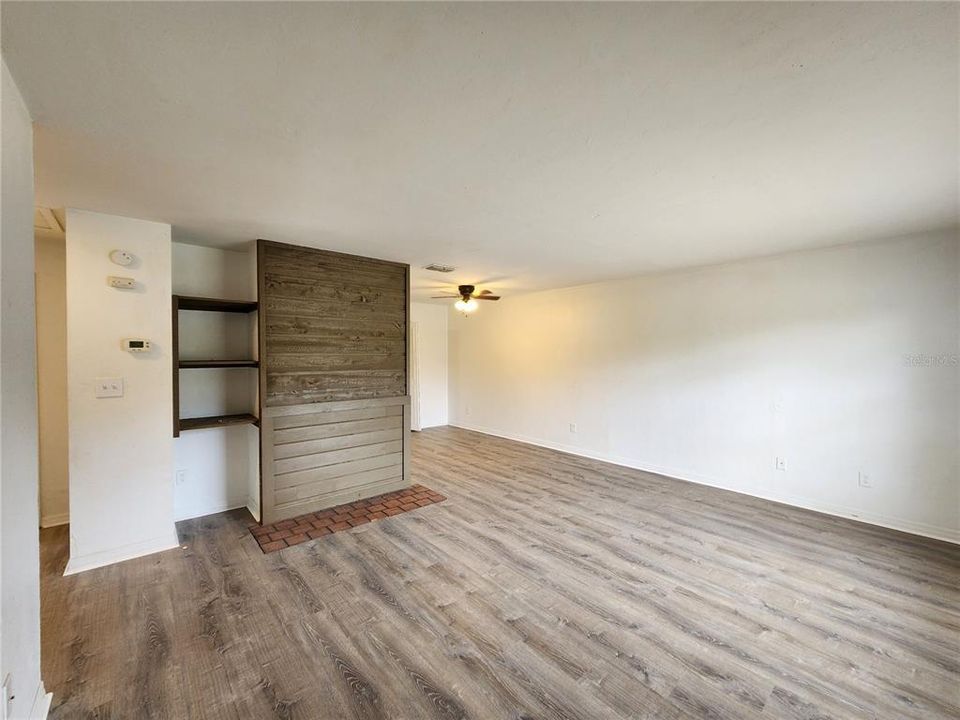 For Rent: $1,000 (2 beds, 1 baths, 857 Square Feet)