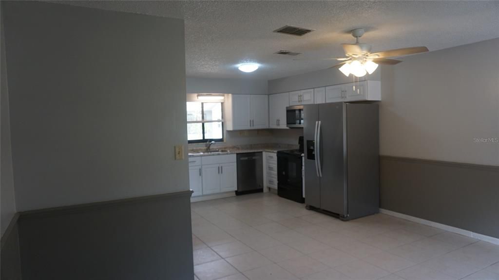 Active With Contract: $1,400 (2 beds, 1 baths, 935 Square Feet)