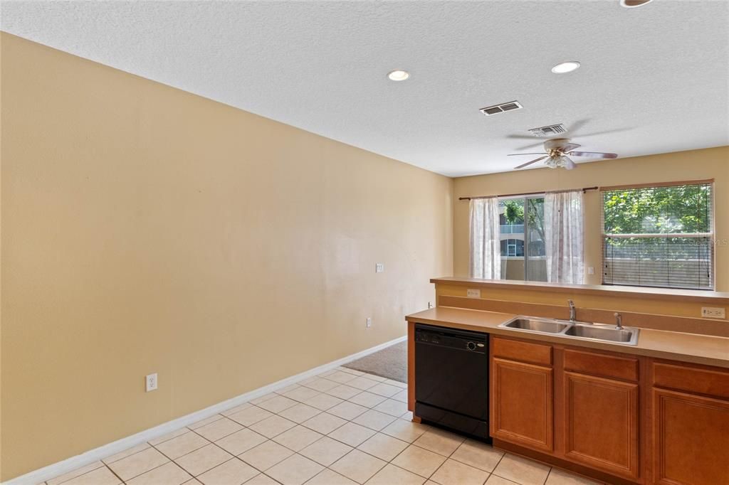 For Rent: $2,025 (3 beds, 3 baths, 1362 Square Feet)