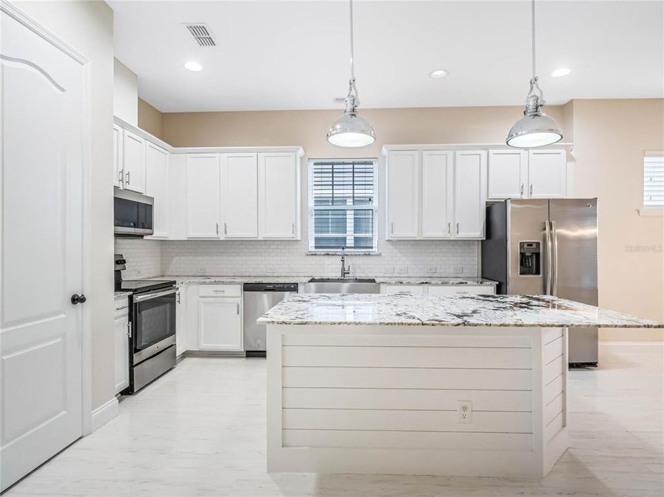 Active With Contract: $3,100 (3 beds, 2 baths, 1805 Square Feet)