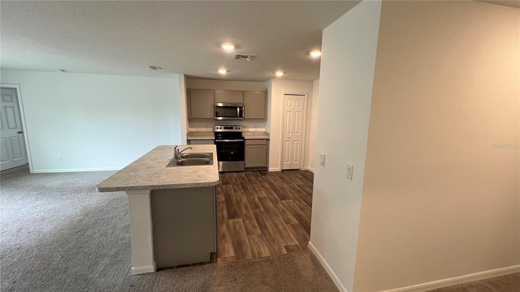 For Rent: $1,990 (4 beds, 2 baths, 1809 Square Feet)