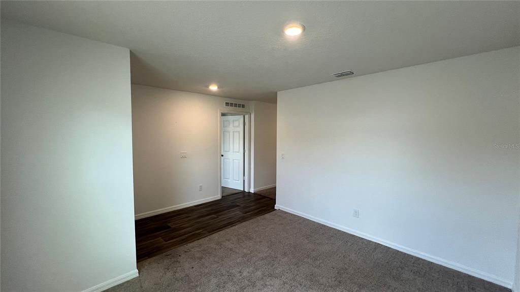 For Rent: $1,990 (4 beds, 2 baths, 1809 Square Feet)