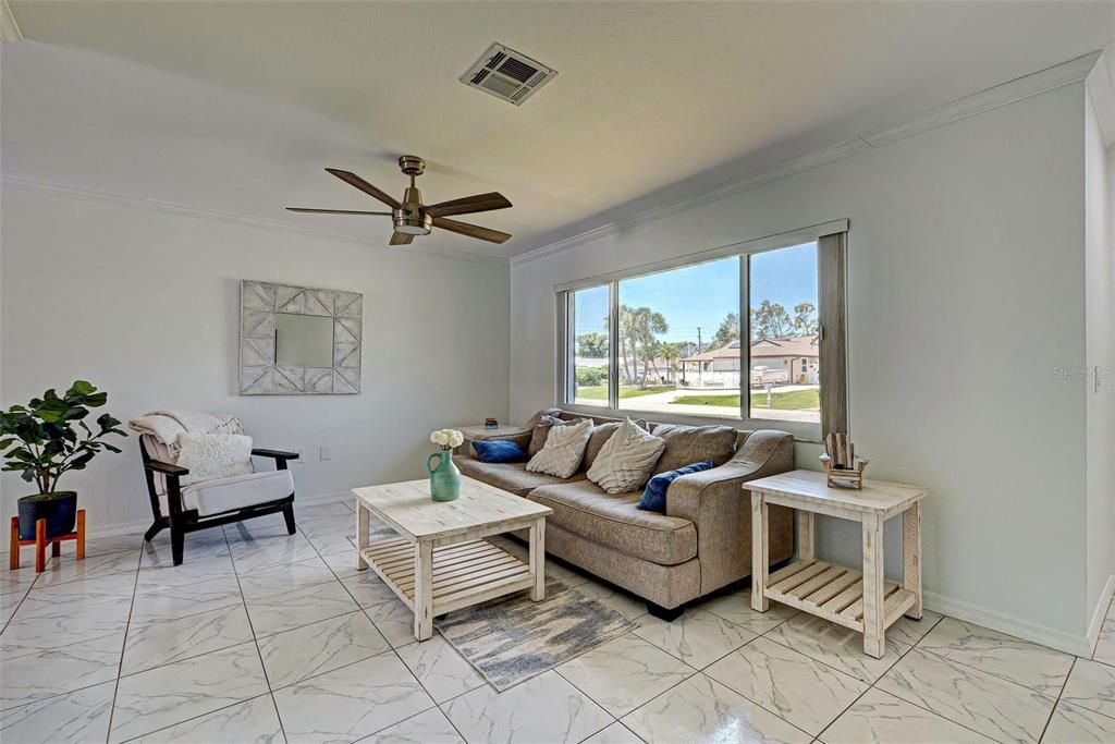 Active With Contract: $405,000 (2 beds, 2 baths, 1305 Square Feet)