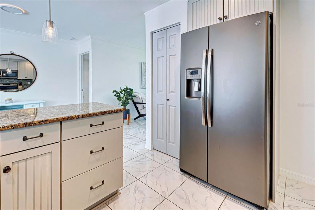 For Sale: $405,000 (2 beds, 2 baths, 1305 Square Feet)