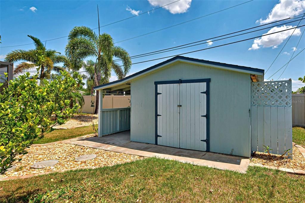 For Sale: $405,000 (2 beds, 2 baths, 1305 Square Feet)
