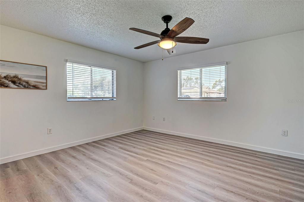 Active With Contract: $405,000 (2 beds, 2 baths, 1305 Square Feet)