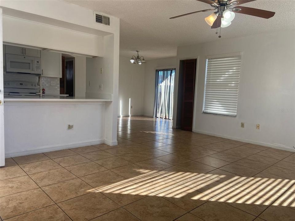 Active With Contract: $1,750 (2 beds, 2 baths, 1100 Square Feet)