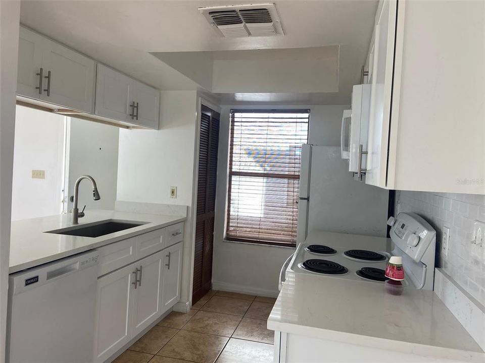 For Rent: $1,750 (2 beds, 2 baths, 1100 Square Feet)