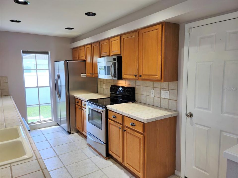 For Rent: $2,250 (2 beds, 2 baths, 1225 Square Feet)
