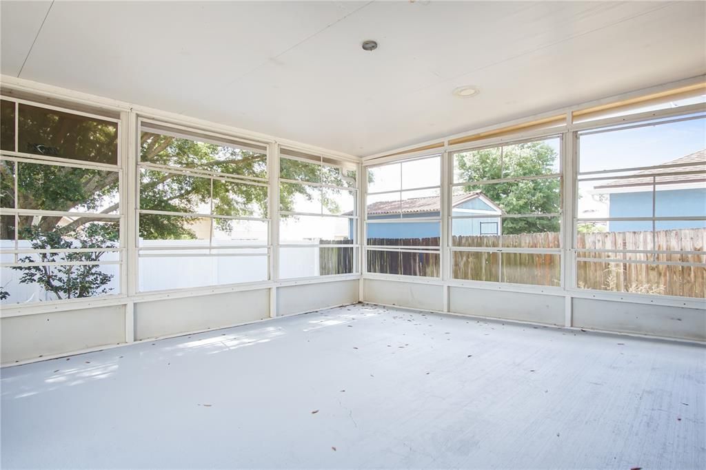 Active With Contract: $1,750 (3 beds, 2 baths, 1246 Square Feet)
