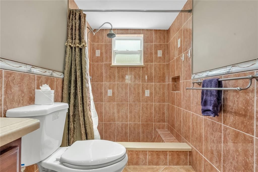 最近售出: $369,000 (3 贝兹, 2 浴室, 1606 平方英尺)