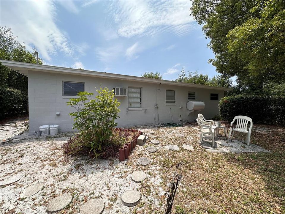 Recently Sold: $242,900 (3 beds, 1 baths, 851 Square Feet)