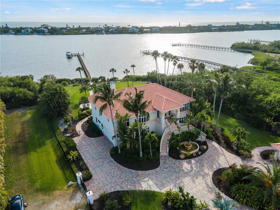 For Sale: $3,995,000 (5 beds, 4 baths, 5966 Square Feet)
