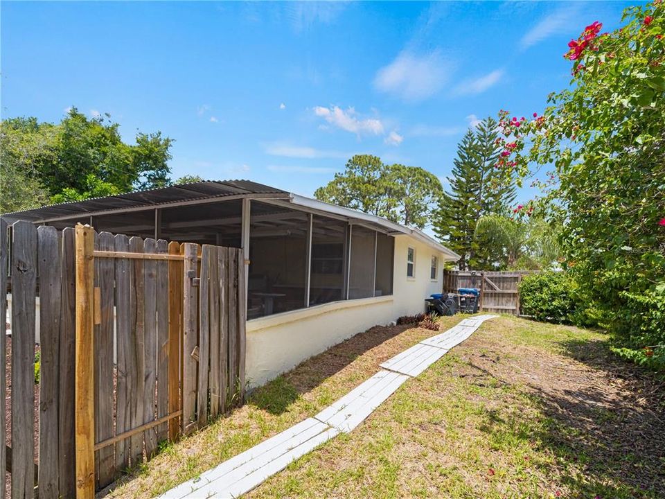 For Sale: $329,000 (3 beds, 2 baths, 1142 Square Feet)