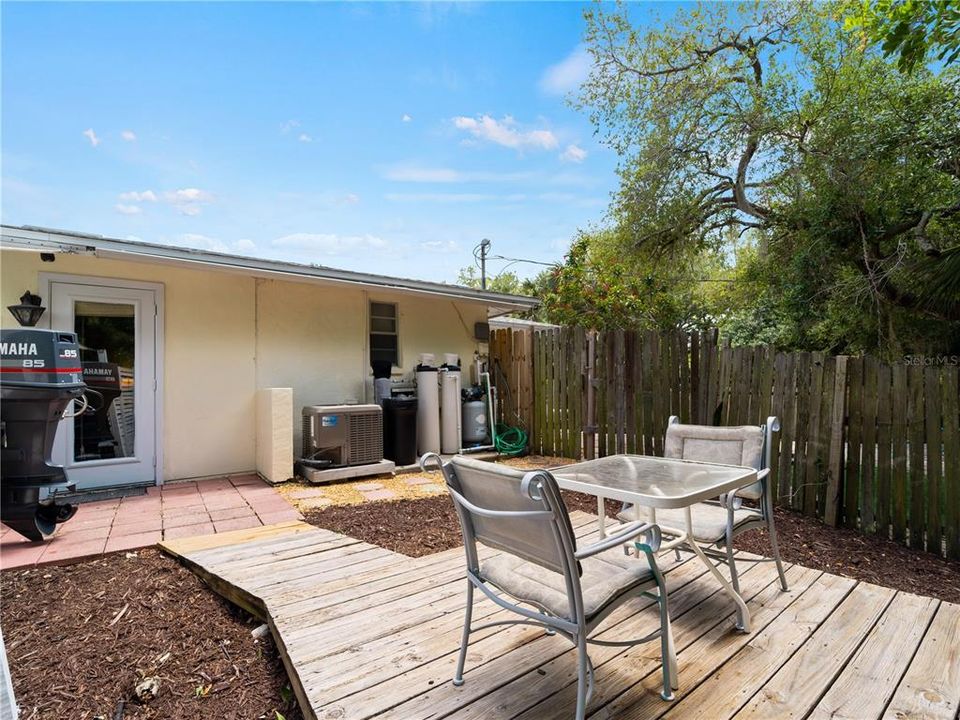 Active With Contract: $318,000 (3 beds, 2 baths, 1142 Square Feet)