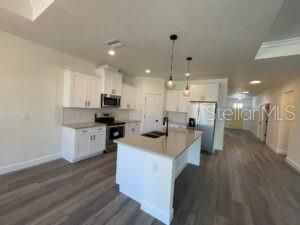 For Rent: $3,000 (4 beds, 2 baths, 1884 Square Feet)