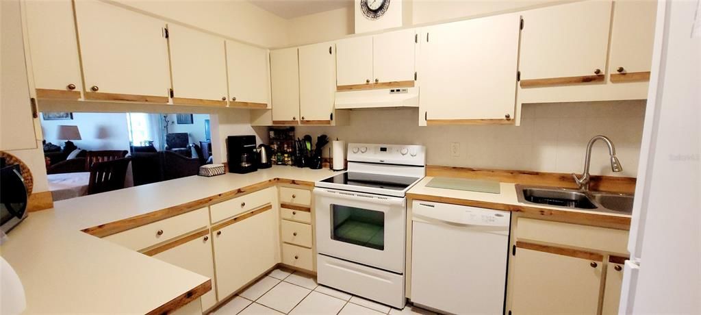 For Rent: $1,950 (2 beds, 2 baths, 1333 Square Feet)