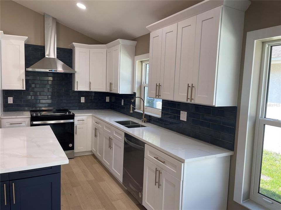For Sale: $537,500 (3 beds, 2 baths, 1539 Square Feet)