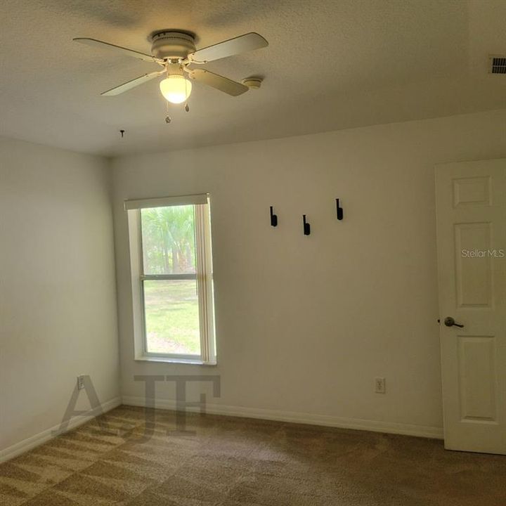 Recently Rented: $1,800 (3 beds, 2 baths, 1455 Square Feet)