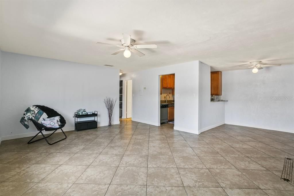 For Sale: $135,000 (2 beds, 1 baths, 874 Square Feet)