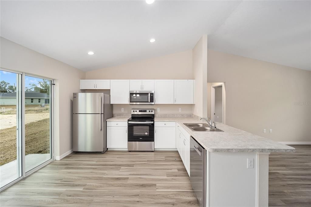 Active With Contract: $229,900 (3 beds, 2 baths, 1089 Square Feet)