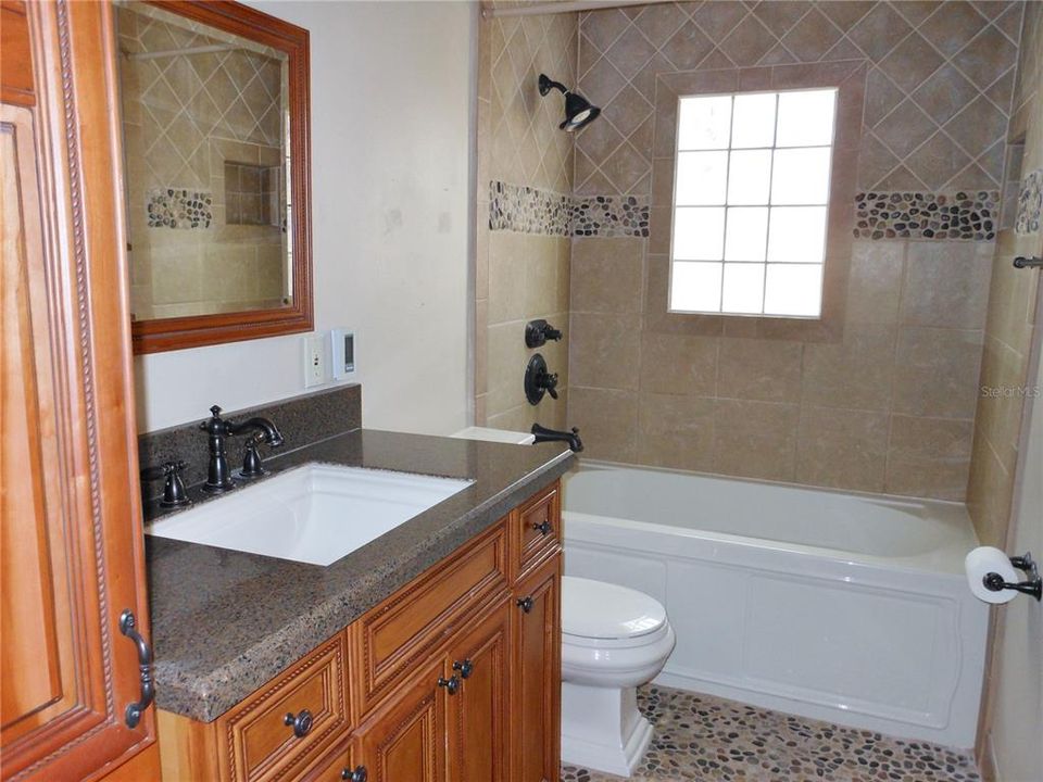 最近租的: $2,500 (3 贝兹, 2 浴室, 1475 平方英尺)