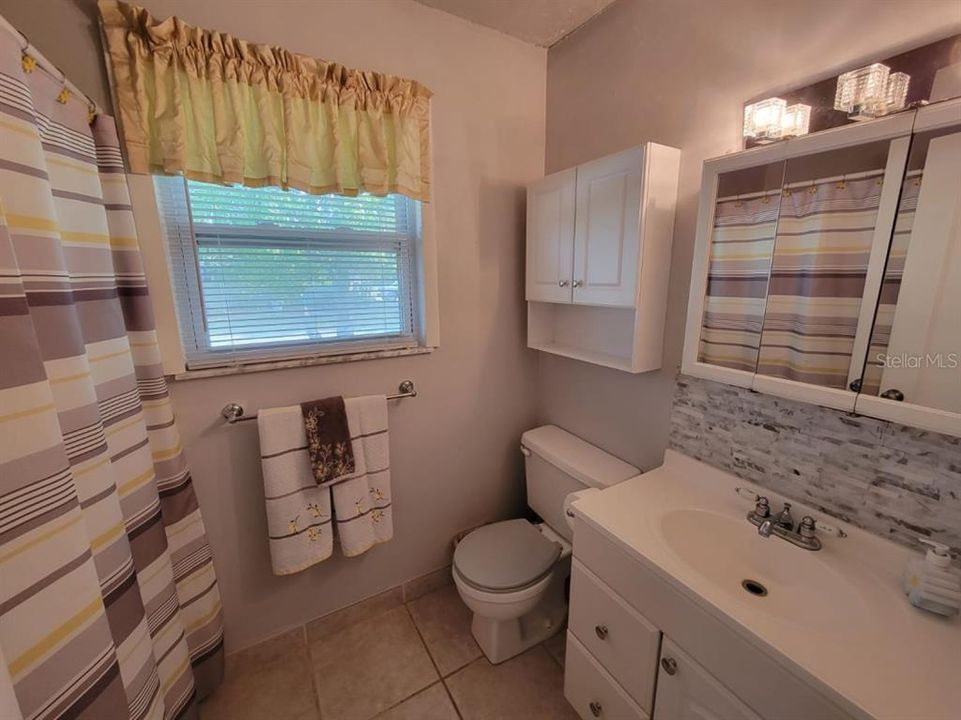 For Sale: $355,500 (2 beds, 1 baths, 992 Square Feet)