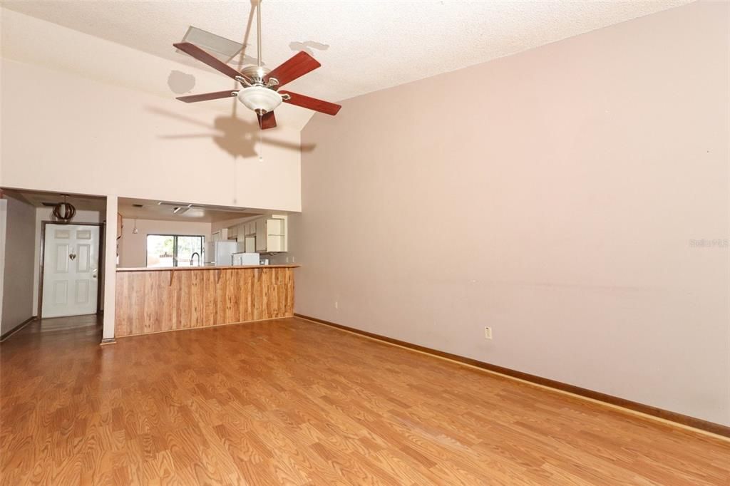 For Sale: $275,000 (2 beds, 2 baths, 1188 Square Feet)